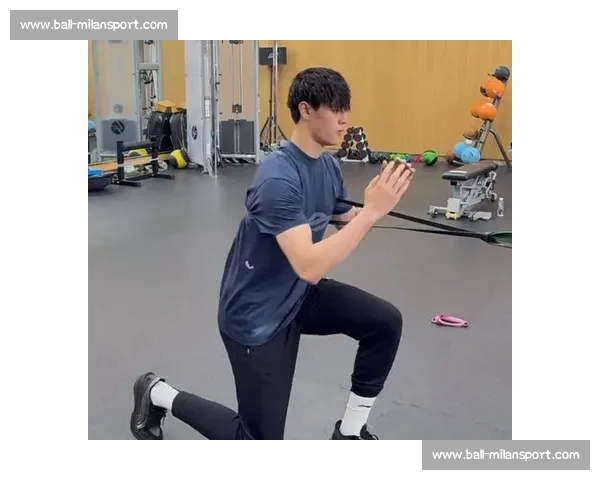 曾凡博启程德国冲刺亚洲杯 工作室晒照展现康复决心