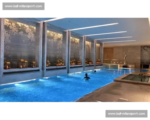 成都公司爆改泳池办公室:2 万元打造网红工位,深水区办公成职场新潮流 成都公司爆改泳池办公室:2 万元打造网红工位,深水区办公成职场新潮流